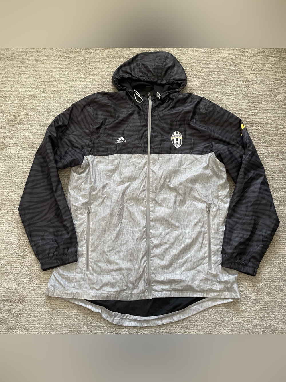 Adidas Juventus FC Rain Jacket Windbreaker Hooded Men's Size Large Black Gray